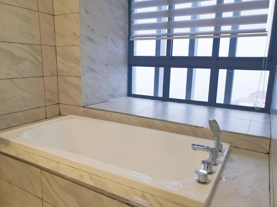 Seaview#Warmth#Netflix#Privatebathtub#Seasideluxurycondo#Imperioresidence Malacca Exterior foto